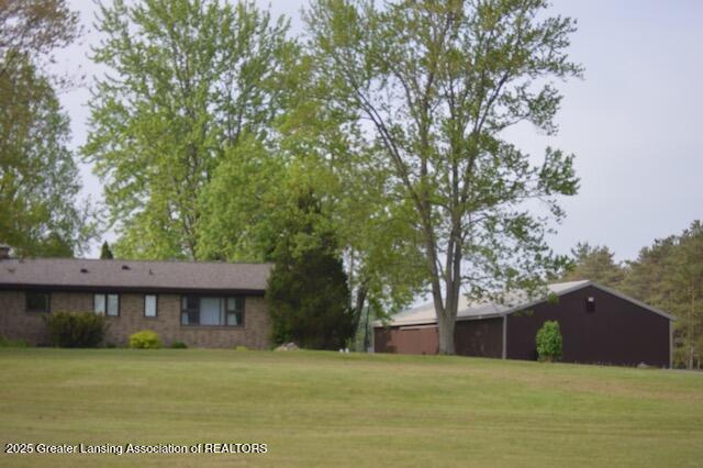 6157 W Stoll Rd, Lansing, MI 48906 - view of green lawn