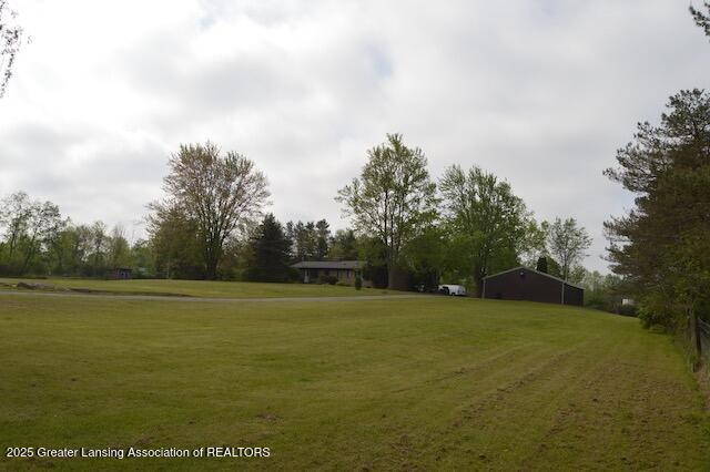 6157 W Stoll Rd, Lansing, MI 48906 - view of green lawn