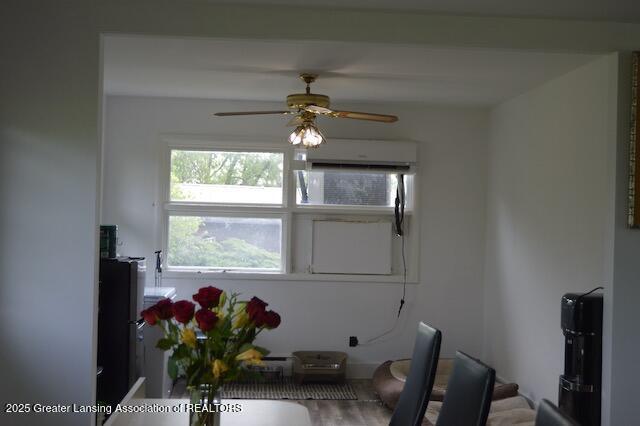6157 W Stoll Rd, Lansing, MI 48906 - dining area featuring a ceiling fan