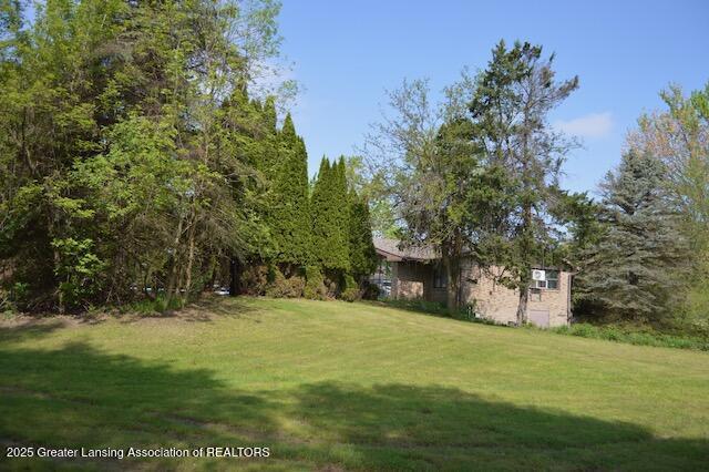6157 W Stoll Rd, Lansing, MI 48906 - view of grassy yard