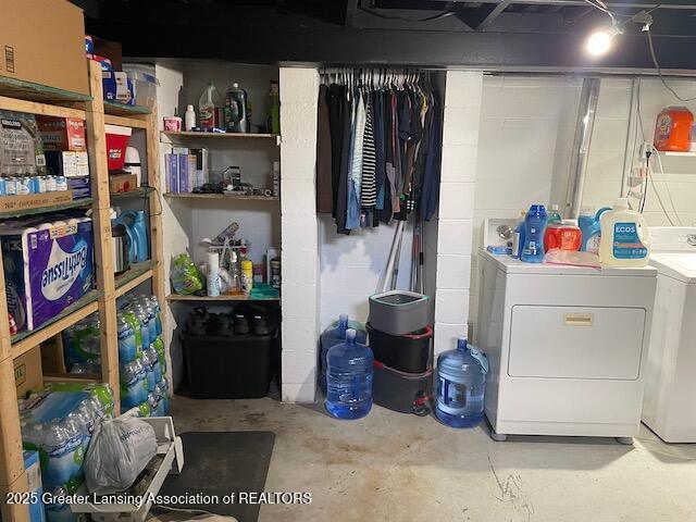 6157 W Stoll Rd, Lansing, MI 48906 - unfinished below grade area with washing machine and dryer