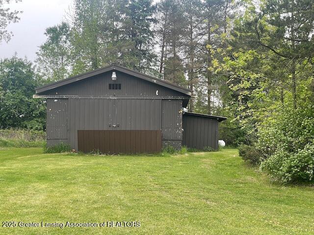 6157 W Stoll Rd, Lansing, MI 48906 - view of pole building with a lawn