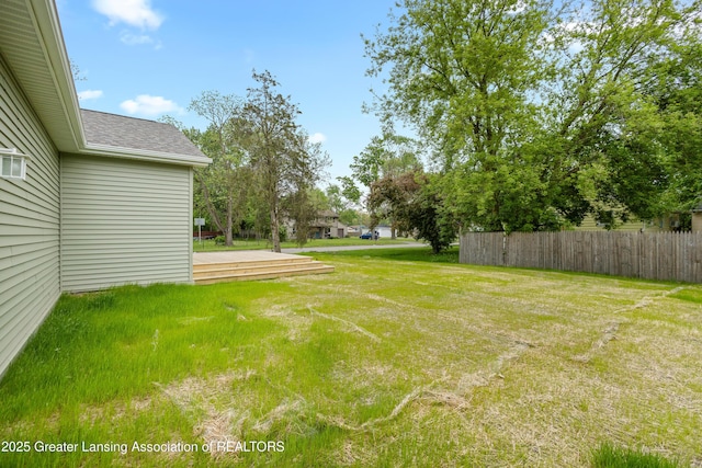 2107 Reo Rd, Lansing, MI 48910 - view of yard