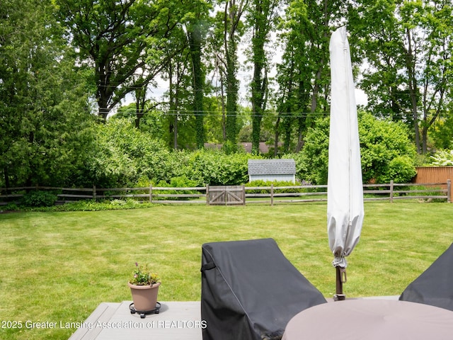 1561 Roseland Ave, East Lansing, MI 48823 - view of yard with view of scattered trees