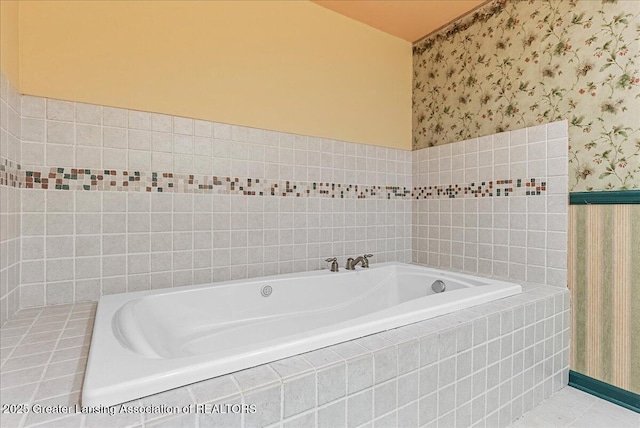 3816 Kiskadee Dr, East Lansing, MI 48823 - bathroom with wallpapered walls and a bath