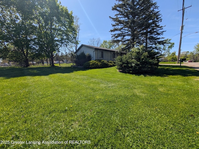 5650 Hughes Rd, Lansing, MI 48911 - view of green lawn