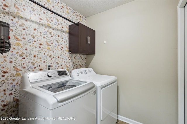 703 Josie Ln, Laingsburg, MI 48848 - laundry room with independent washer and dryer, baseboards, cabinet space, wallpapered walls, and a textured ceiling
