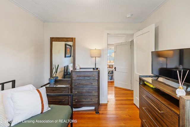 1038 Morgan St, Lansing, MI 48912 - bedroom featuring light wood-style floors and crown molding