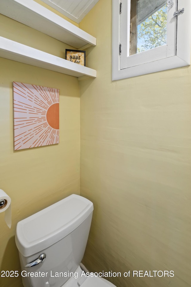 1038 Morgan St, Lansing, MI 48912 - bathroom featuring toilet
