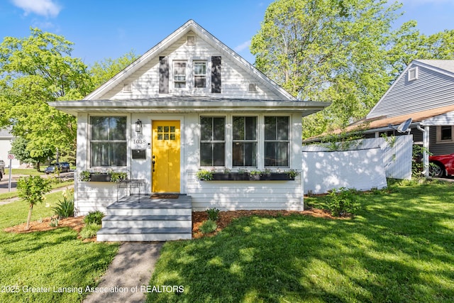 1038 Morgan St, Lansing, MI 48912 - view of front facade with a front yard