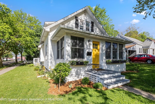 1038 Morgan St, Lansing, MI 48912 - bungalow with a front yard