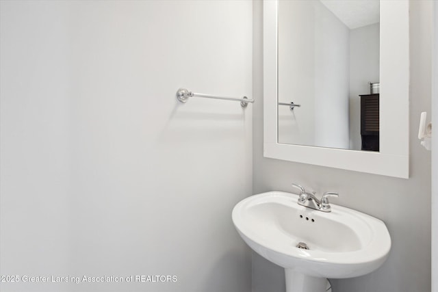 3842 Fossum Ln, Okemos, MI 48864 - bathroom featuring a sink