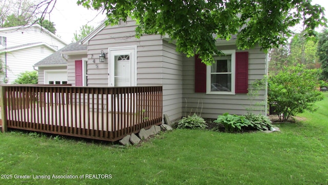 745 Roosevelt St, Mason, MI 48854 - view of front facade featuring a deck, a front yard, and roof with shingles