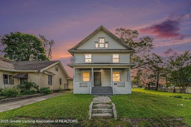1215 Chittock Ave, Jackson, MI 49203 - american foursquare style home with covered porch and a front yard