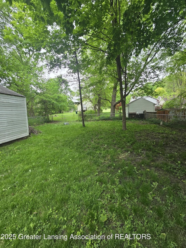 1427 Sheldon St, Lansing, MI 48906 - view of yard with an outdoor structure and a storage unit