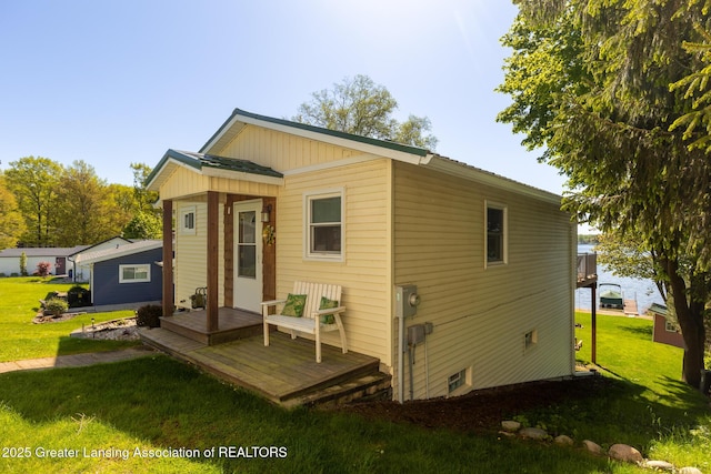 6391 Lakeshore Dr, Lakeview, MI 48850 - rear view of property with a lawn