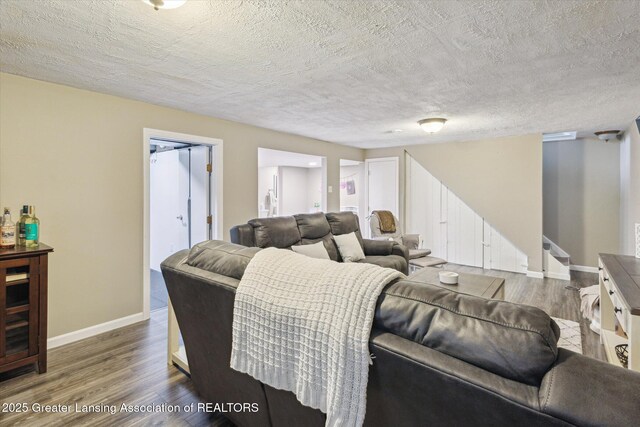 1347 N Creyts Rd, Lansing, MI 48917