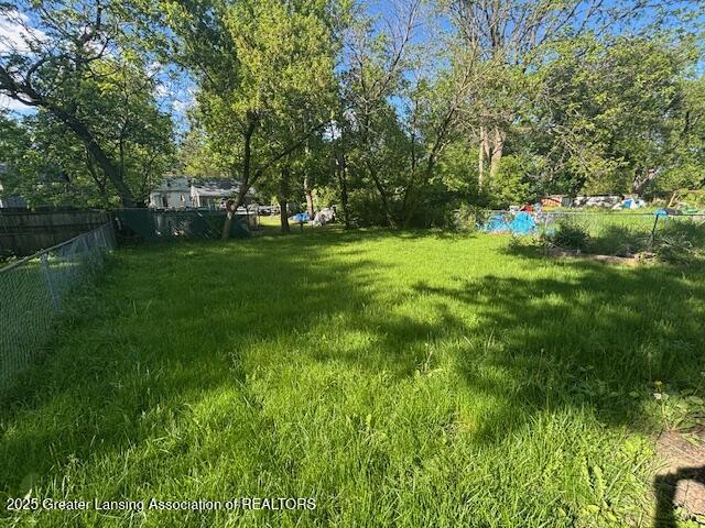 107 Cox Blvd, Lansing, MI 48910 - view of yard