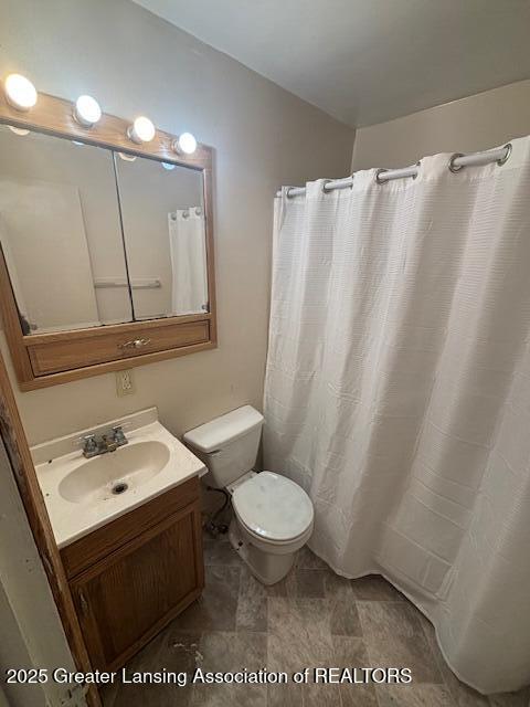 107 Cox Blvd, Lansing, MI 48910 - bathroom with vanity, toilet, and a shower with curtain