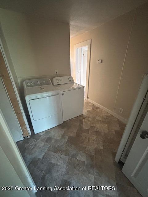 107 Cox Blvd, Lansing, MI 48910 - laundry area with washing machine and dryer