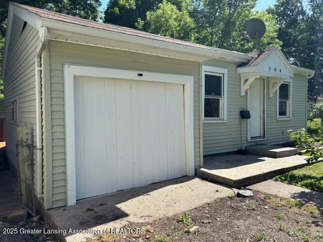 704 Mckim Ave, Lansing, MI 48910 - view of front of property