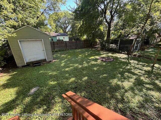 704 Mckim Ave, Lansing, MI 48910 - view of yard featuring a storage shed