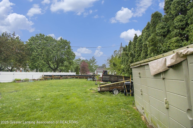 3733 Colchester Rd, Lansing, MI 48906 - view of yard