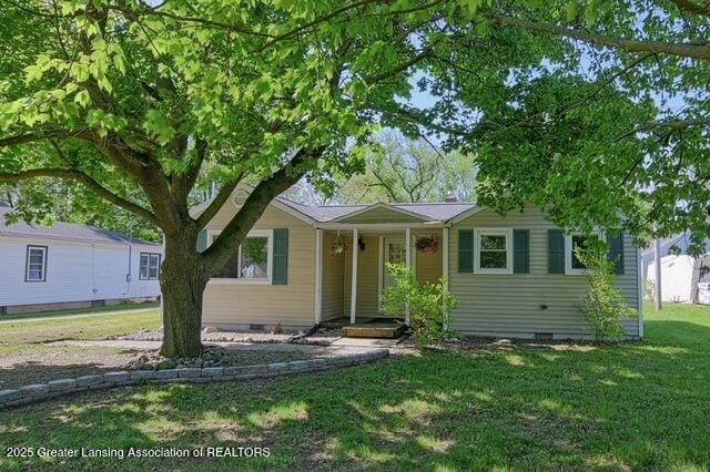 711 W Henry St, Charlotte, MI 48813 - single story home featuring crawl space and a front yard