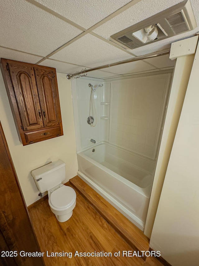 2278 Narrow Lake Rd, Charlotte, MI 48813 - full bath featuring toilet, shower / washtub combination, and wood finished floors