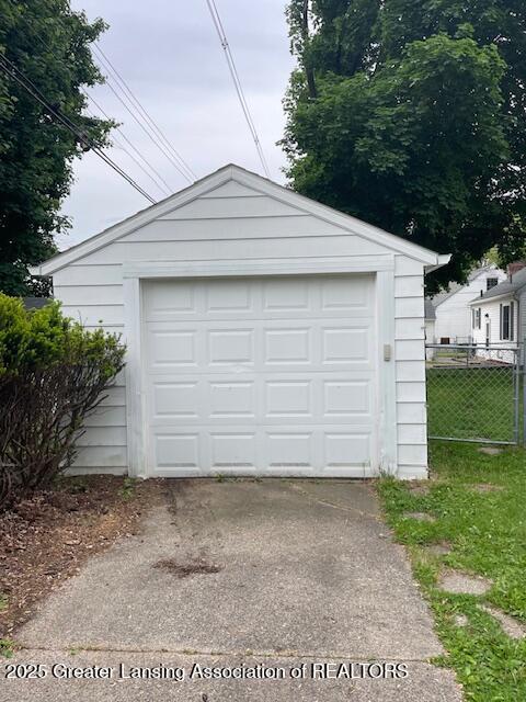 2303 Devonshire Ave, Lansing, MI 48910 - view of detached garage
