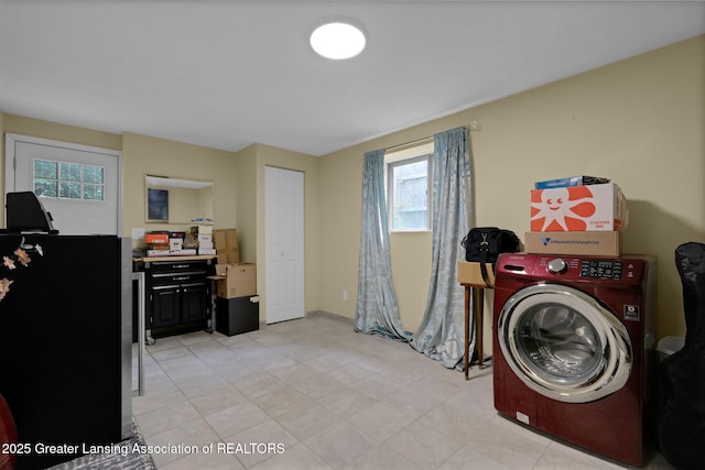 4716 Wainwright Ave, Lansing, MI 48911 - laundry room featuring washer / clothes dryer, plenty of natural light, and light tile patterned flooring