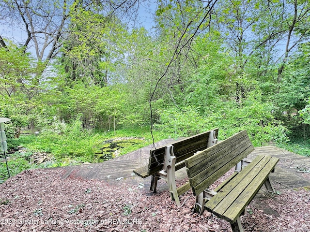 1450 N Hagadorn Rd, East Lansing, MI 48823 - view of property's community with a forest view