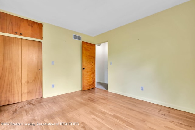 1450 N Hagadorn Rd, East Lansing, MI 48823 - unfurnished bedroom featuring light wood-style flooring, baseboards, and a closet