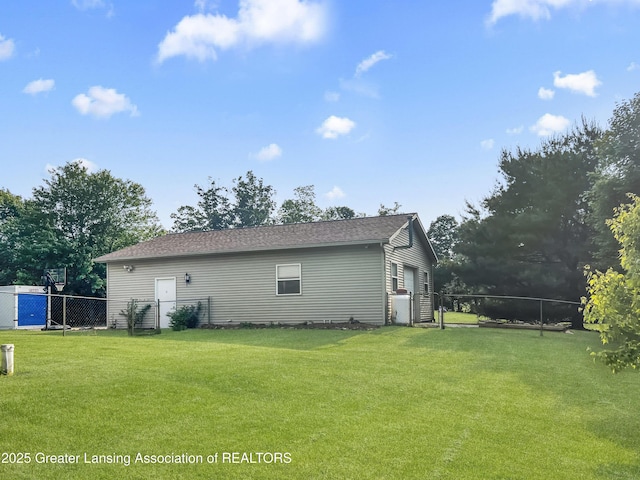 7413 E 5th Point Highway, Eaton Rapids, MI 48827 - view of side of home featuring a gate
