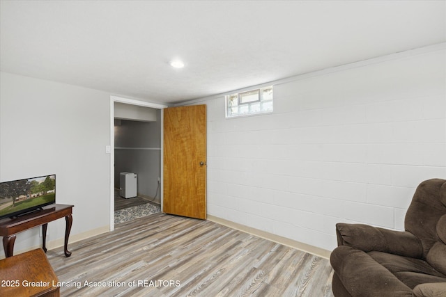 6187 Towar Ave, East Lansing, MI 48823 - sitting room featuring light wood-style floors, recessed lighting, and baseboards