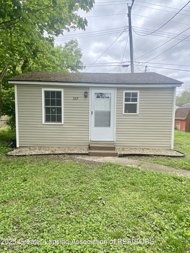 3319 Westmont Ave, Lansing, MI 48906 - view of front facade featuring entry steps and a front yard