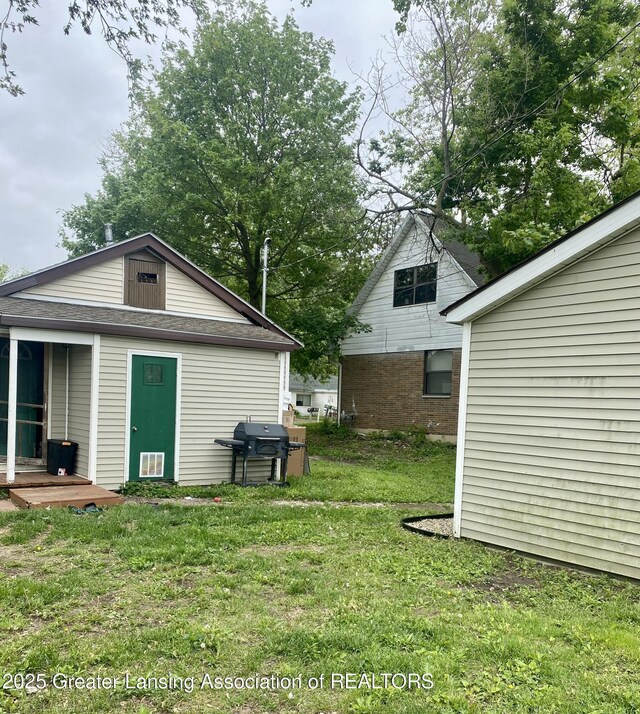 3319 Westmont Ave, Lansing, MI 48906 - view of grassy yard
