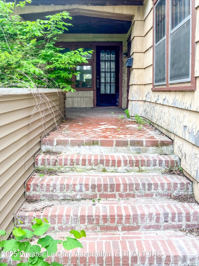 908 N Capitol Ave, Lansing, MI 48906 - view of exterior entry featuring covered porch