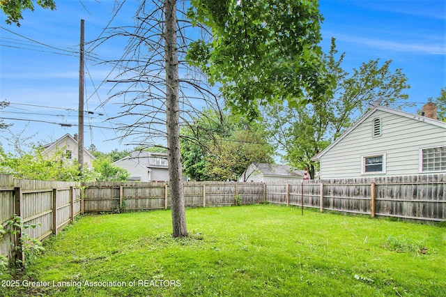 2104 Clifton Ave, Lansing, MI 48910 - view of yard