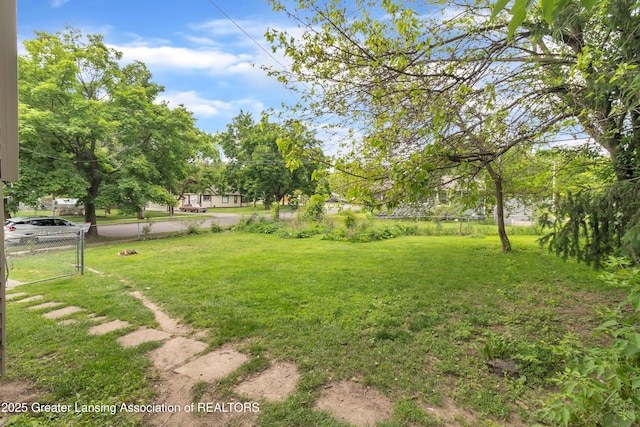 1021 Kendon Dr, Lansing, MI 48910 - view of yard featuring a gate