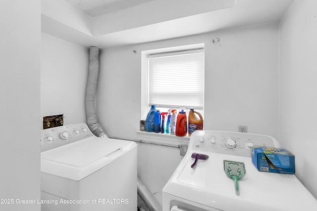1021 Kendon Dr, Lansing, MI 48910 - laundry area featuring washing machine and dryer