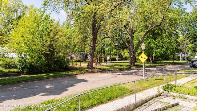 621 Ridgewood Ave, Lansing, MI 48910 - view of community
