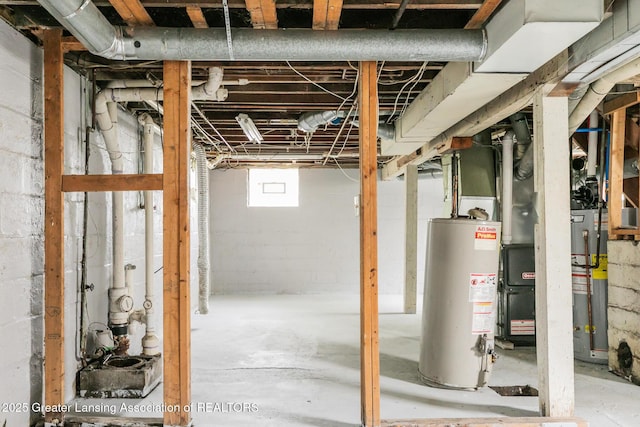 621 Ridgewood Ave, Lansing, MI 48910 - below grade area featuring gas water heater