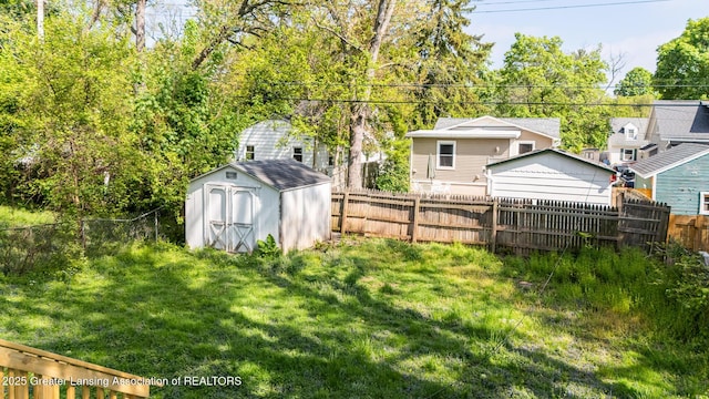 621 Ridgewood Ave, Lansing, MI 48910 - view of yard