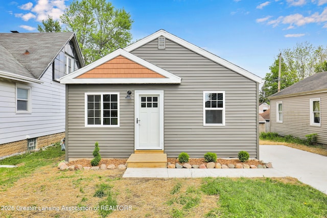 209 Haze St, Lansing, MI 48917 - view of front of house featuring a front yard