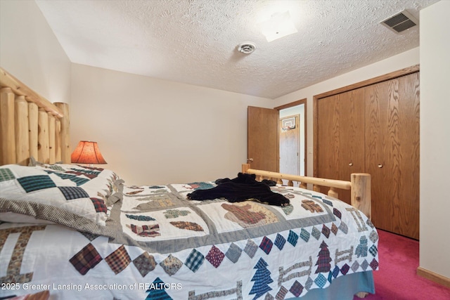 10949 Lakeside Dr, Perrinton, MI 48871 - bedroom featuring carpet flooring, a closet, and a textured ceiling