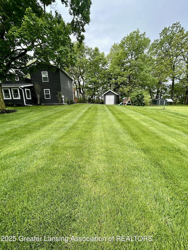 973 Maynard Rd, Portland, MI 48875 - view of green lawn with a detached garage