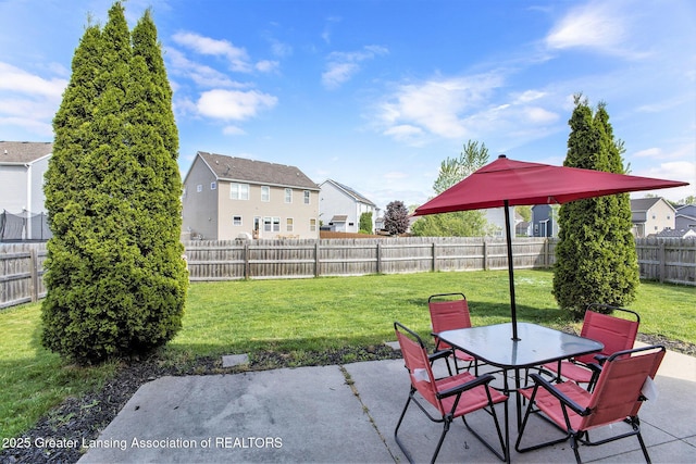 15145 Nottingham Fields Pkwy, Lansing, MI 48906 - view of patio featuring a residential view and outdoor dining space