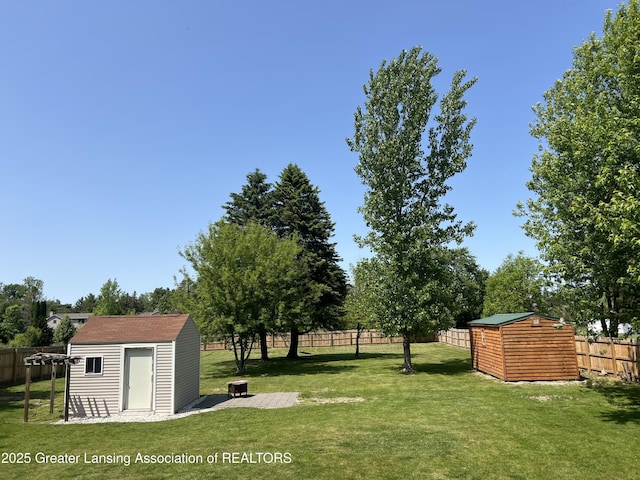 703 Hastay Blvd, Eaton Rapids, MI 48827 - view of yard with a fire pit