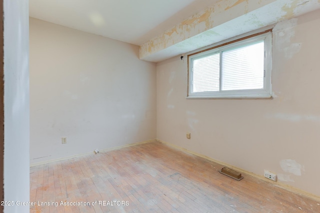 4316 Dumfries Cir, Lansing, MI 48911 - unfurnished room with light wood finished floors and baseboards